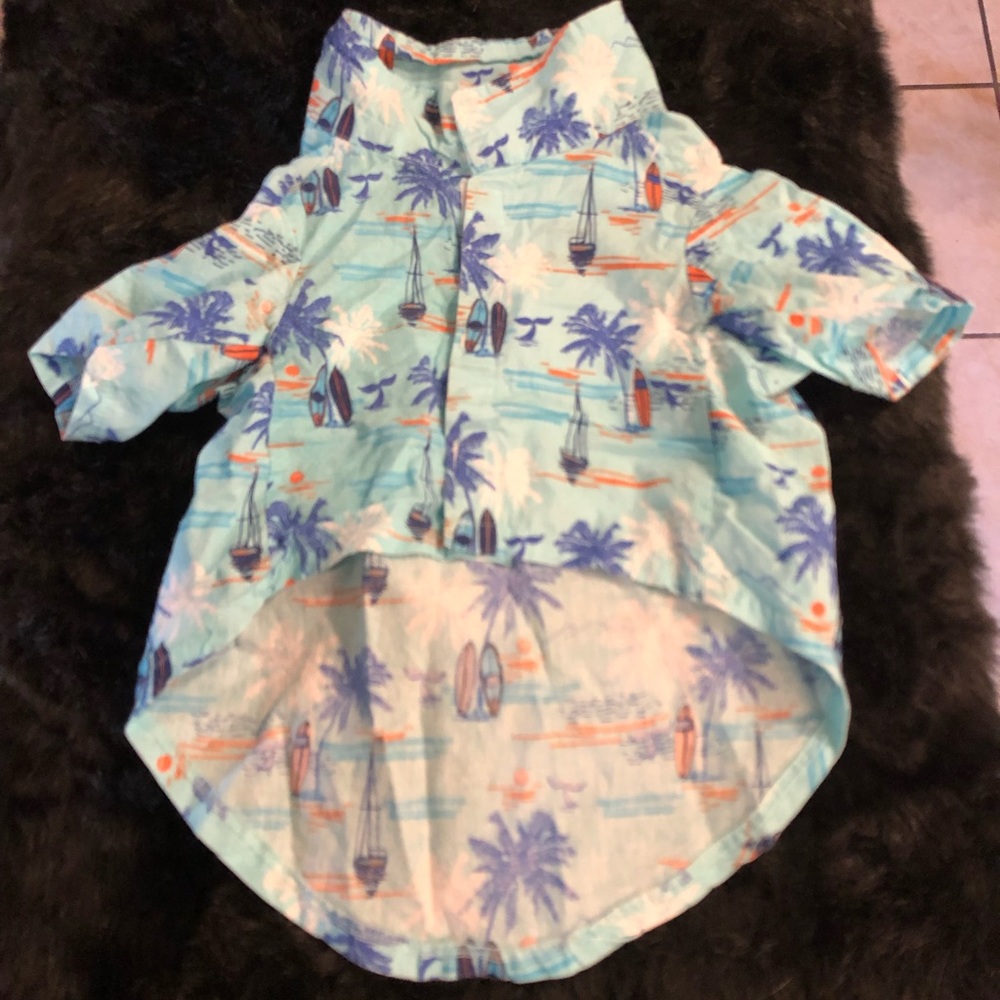 Pet posse button up puppy top. Size medium .